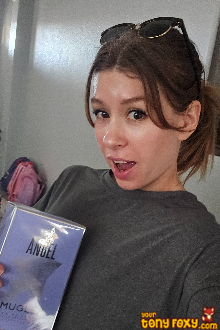 I am awake in the morning and here was waiting my present, one of my favorite parfum
